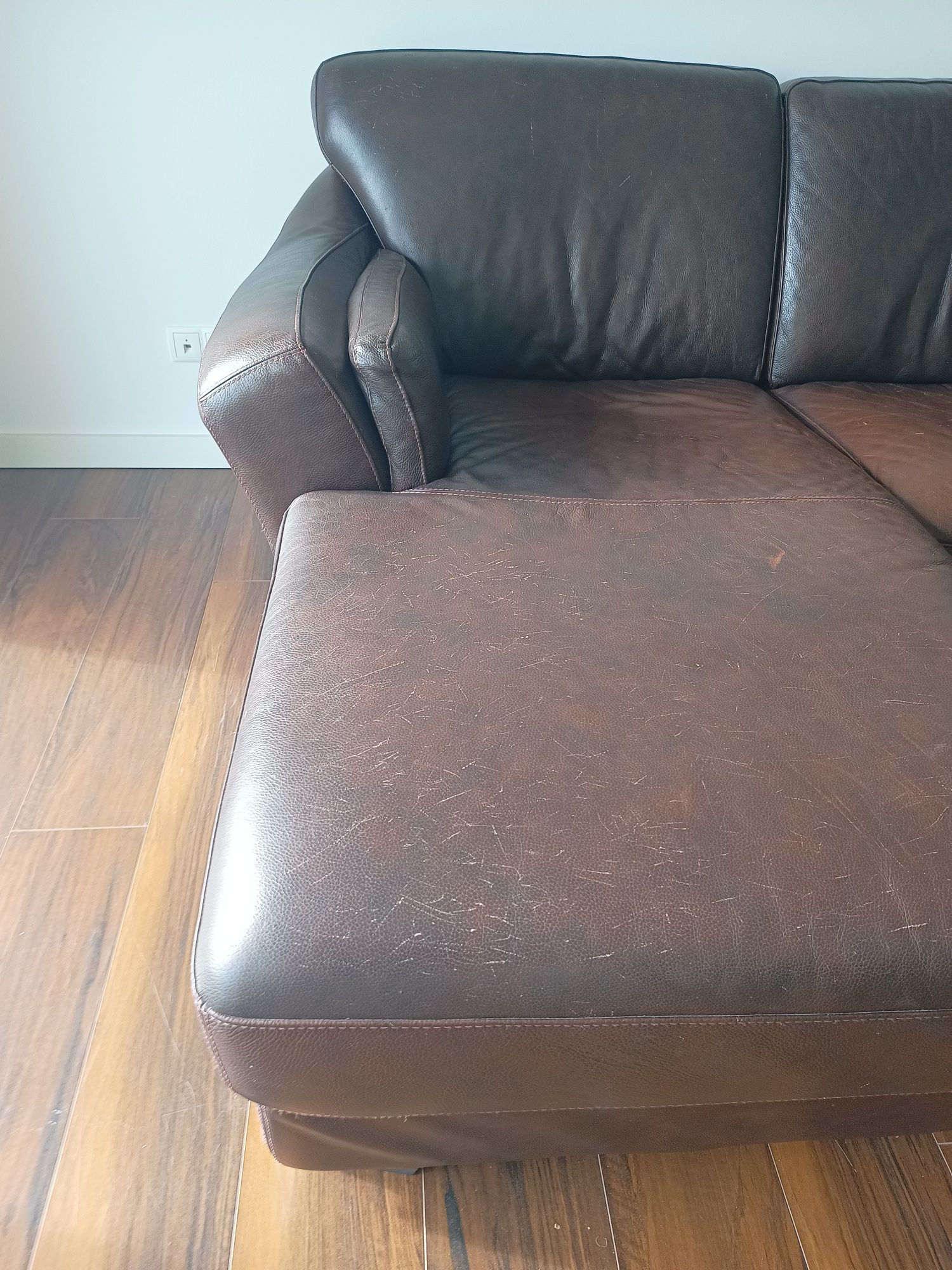 SOFA EM COURO,  com Chaise