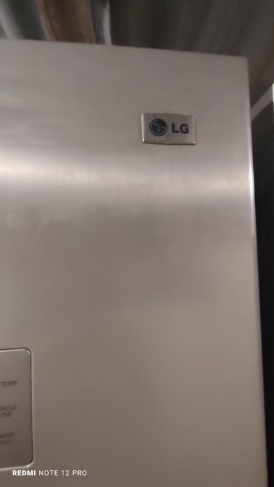 Вместительный  холодильник LG No Frost 200 см в хорошем б у состоянии