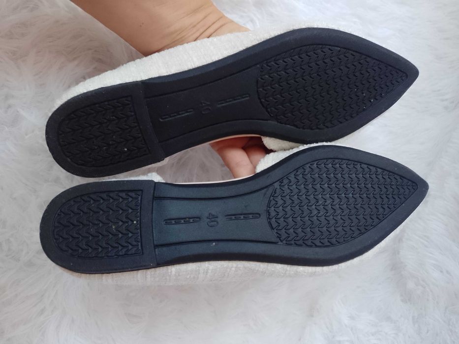 (38) Białe, tweedowe baleriny wieczorowe z mieniącą nitką, NOWE