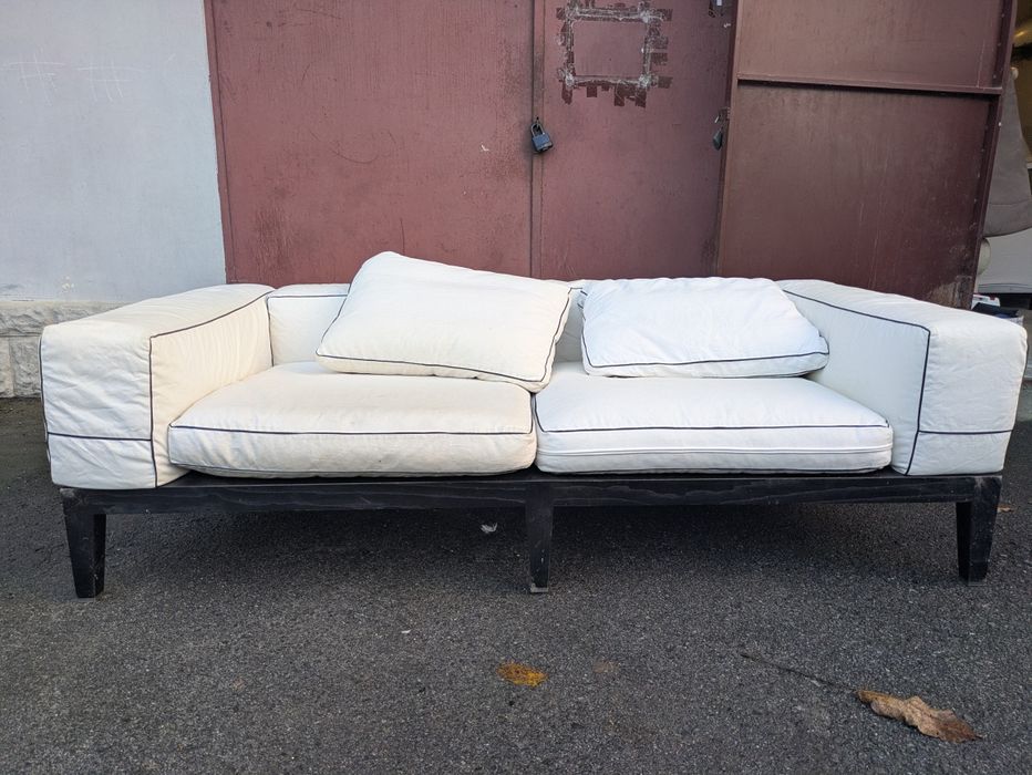 Продам білий диван фірми bobois привезений з Німеччини