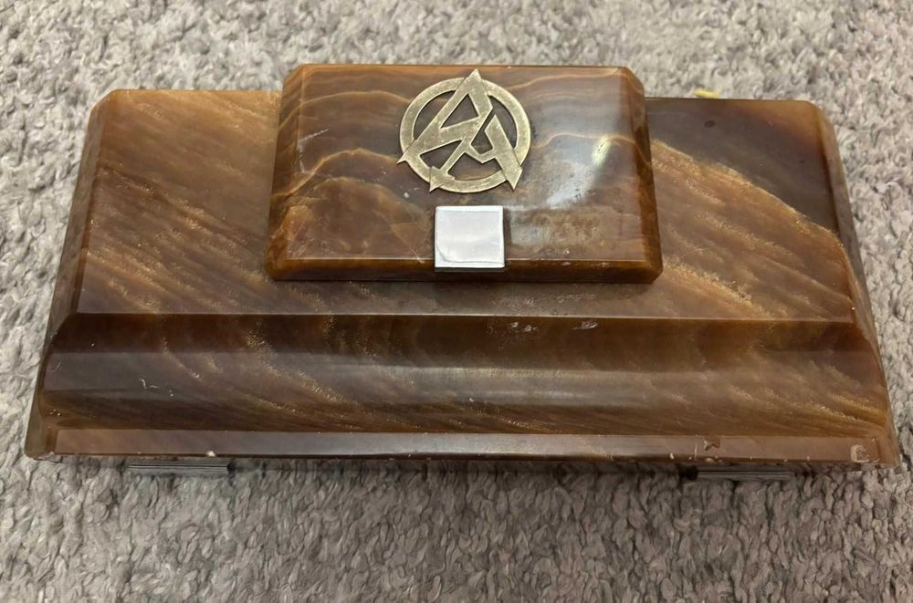 Stary Kałamarz/ kamień/  logo