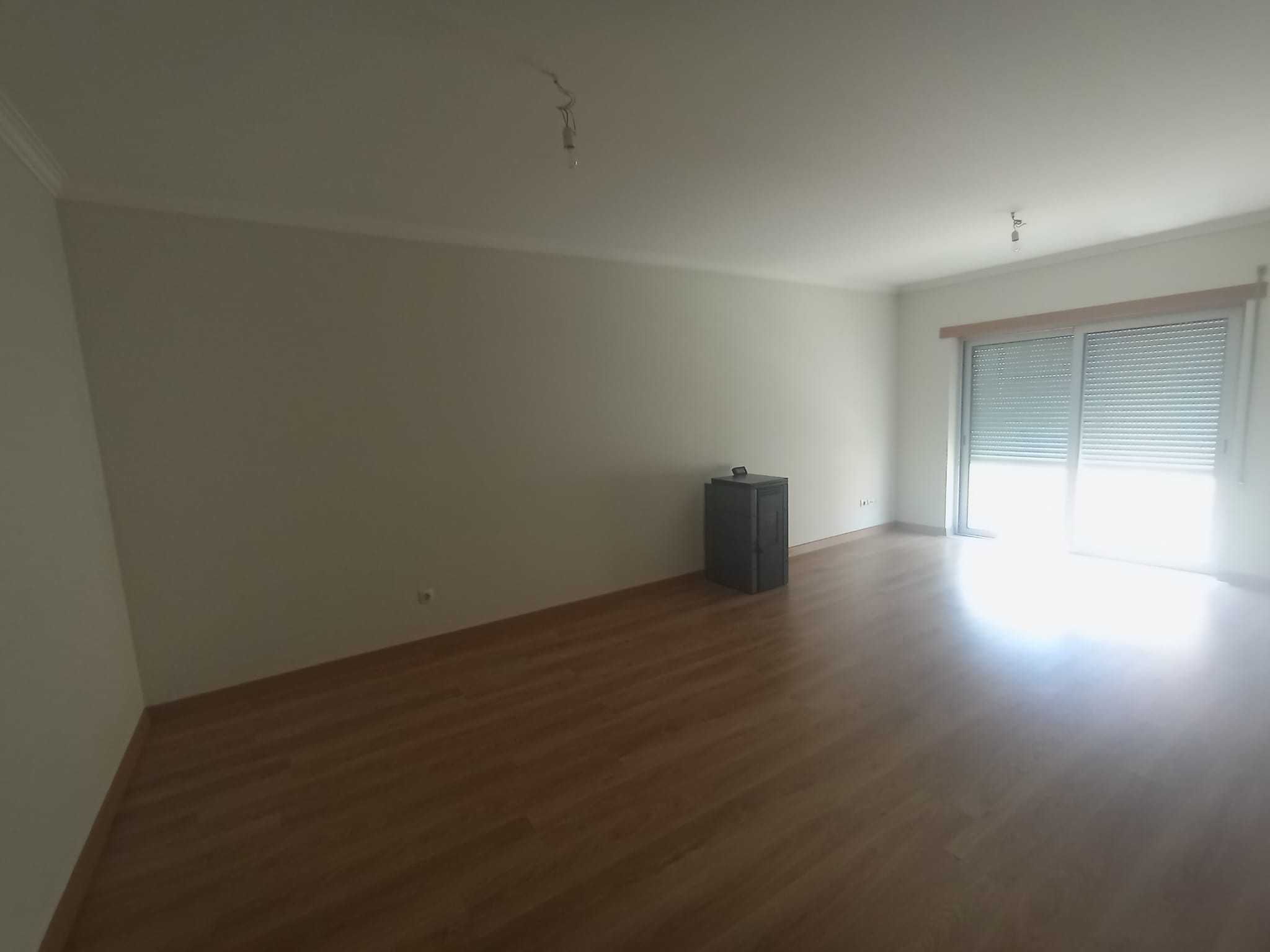 ARRENDA-SE T2 NO CENTRO DA CIDADE