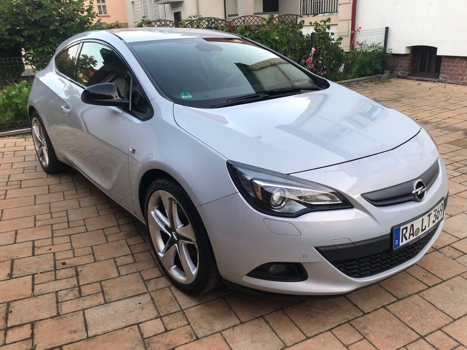 Opel Astra J GTC CDTI 2.0
