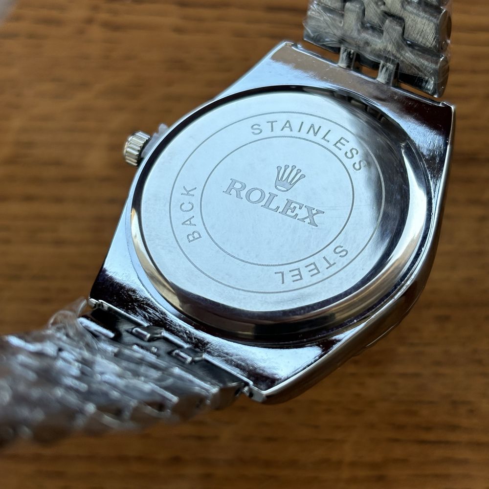 Жіночий годинник Rolex Data Just на браслеті сріблястого кольору