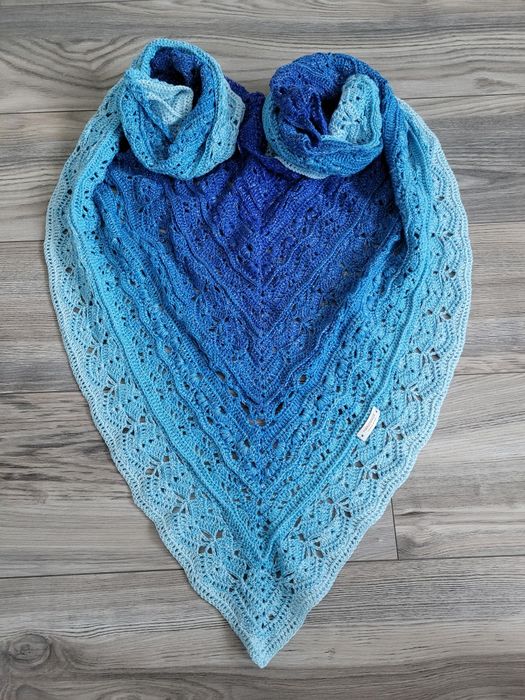 chusta robiona ręcznie na szydełku Wildberry