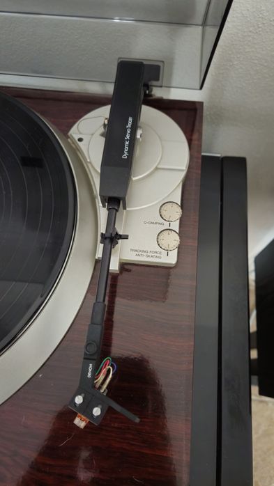 Gira discos Denon DP-37F