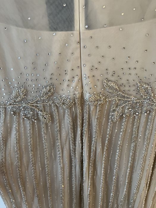 Zjawiskowa suknia ręcznie wyszywana