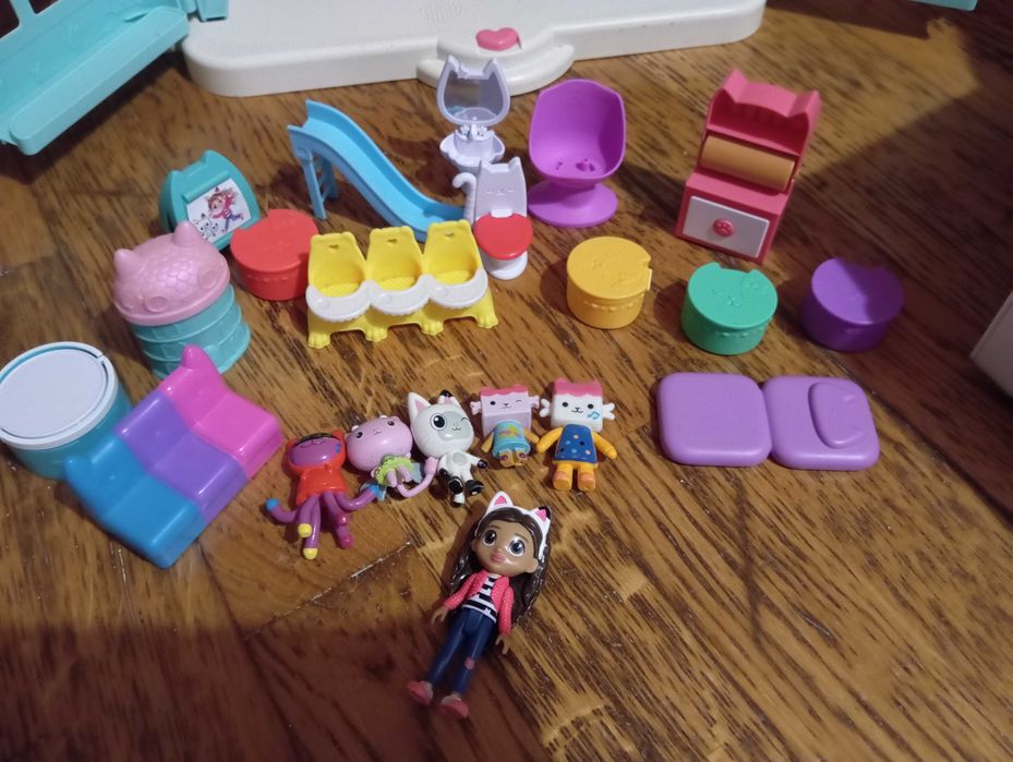 Casa de bonecas da Gabby e pista da Patrulha pata