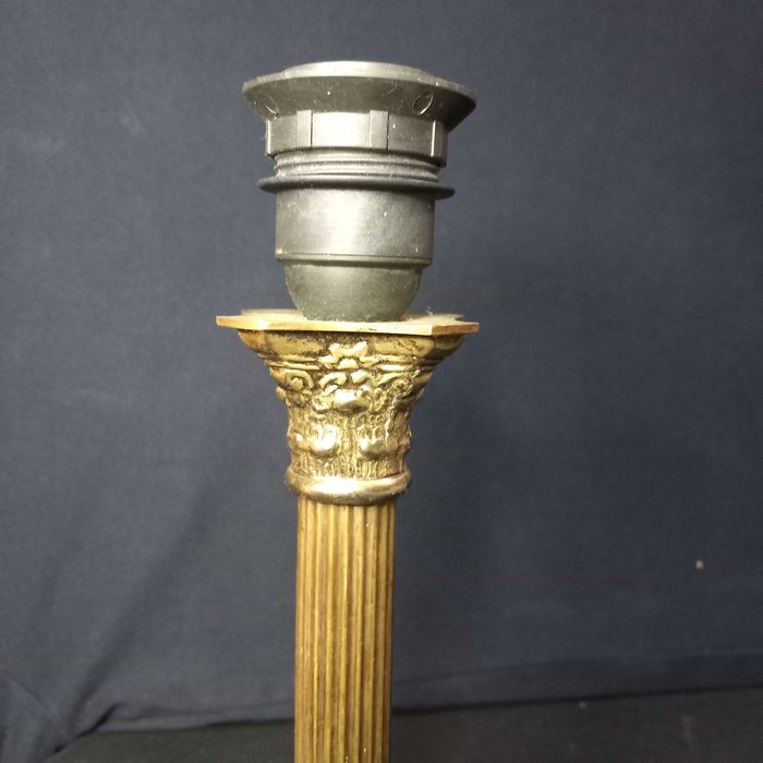 Base candeeiro antigo em latão