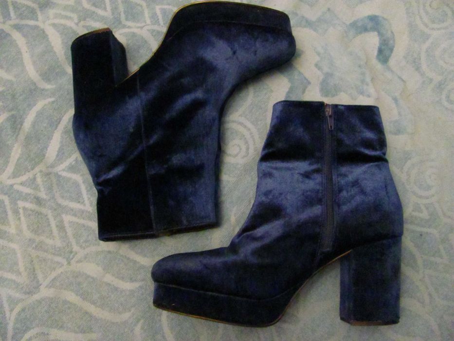 Ботинки велюровые на каблуке 41