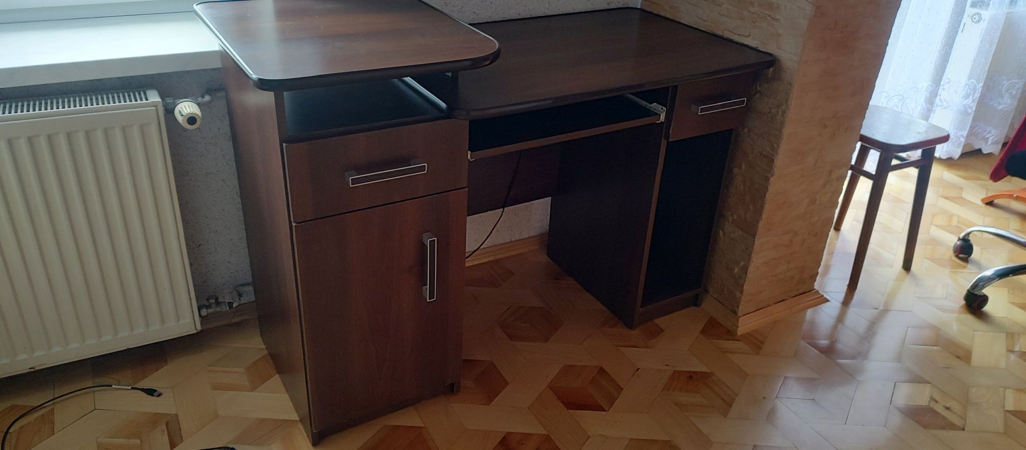 Sprzedam Biurko z szafką i szufladkami