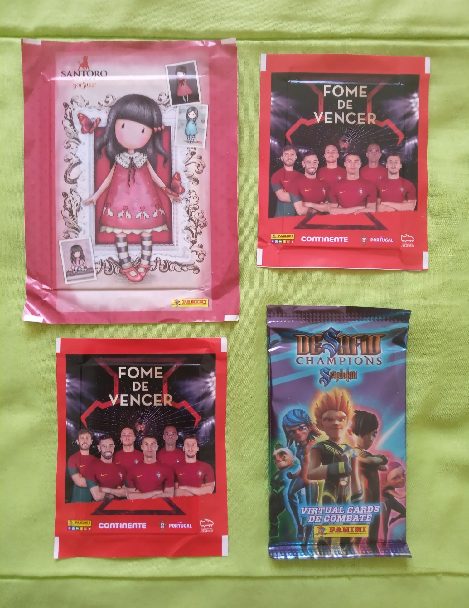 Lote de 32 SAQUETAS de CROMOS