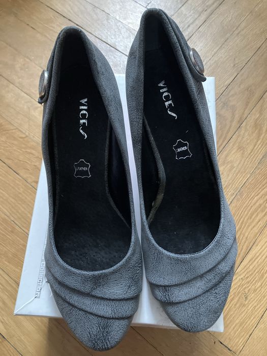 Czarne grafitowe skorzane czolenka 38 vices