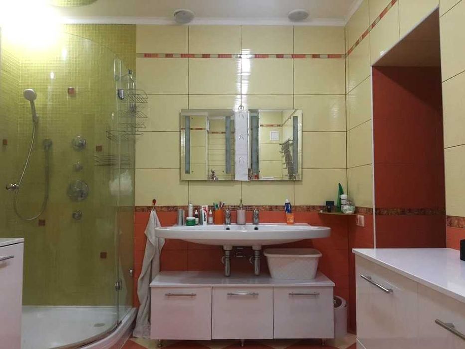 Продам двокімнатну квартиру  пр-т Шевченка 7А м. Вишгород ремонт меблі