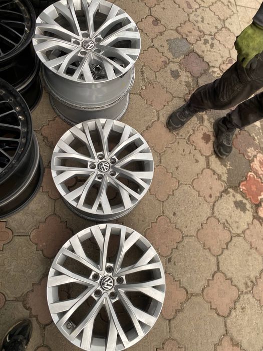 Диски VW tuaref tiguan r18 top original без бордюрок !)