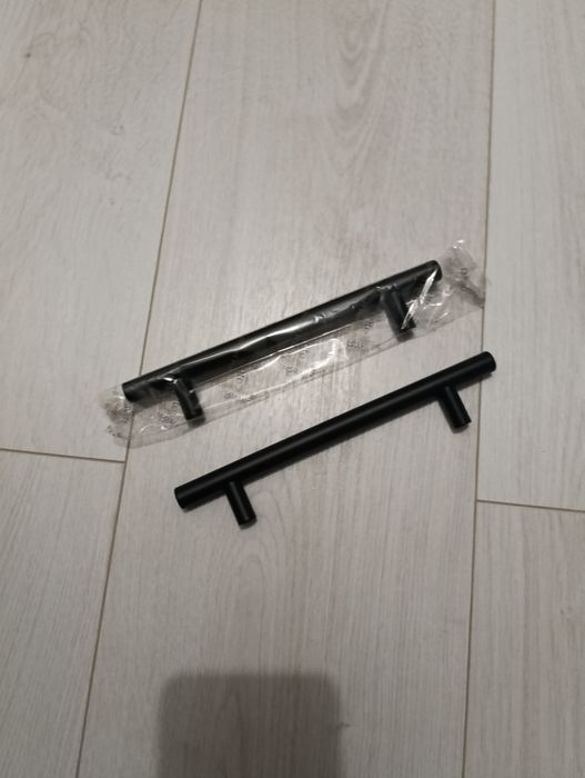 Uchwyty do mebli czarne relingi 19 cm