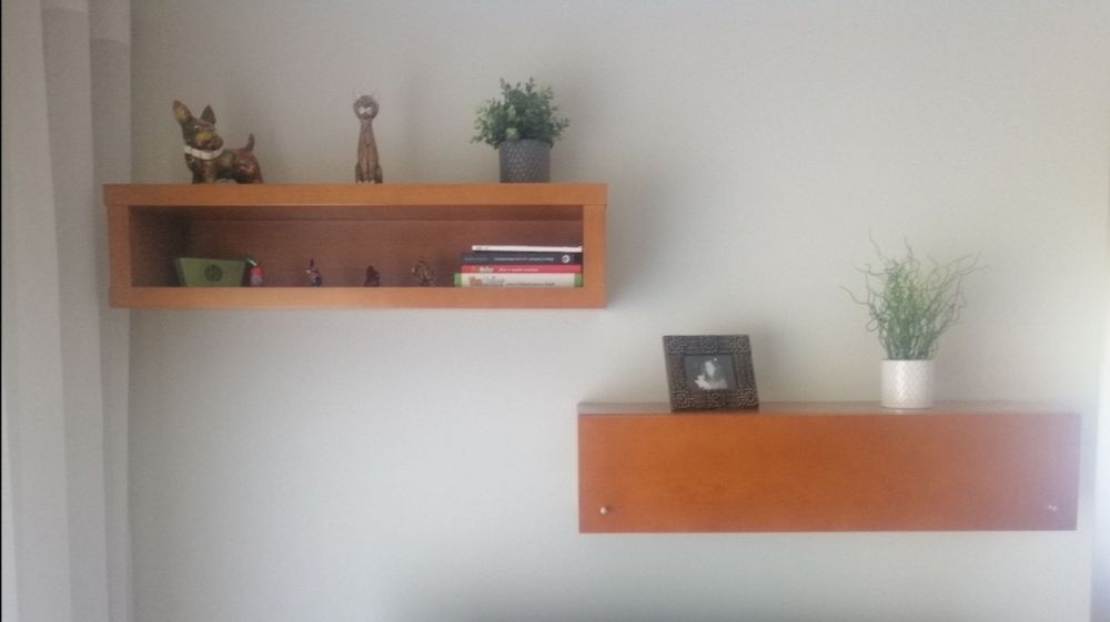 móvel  de TV, Prateleiras cerejeira maciça