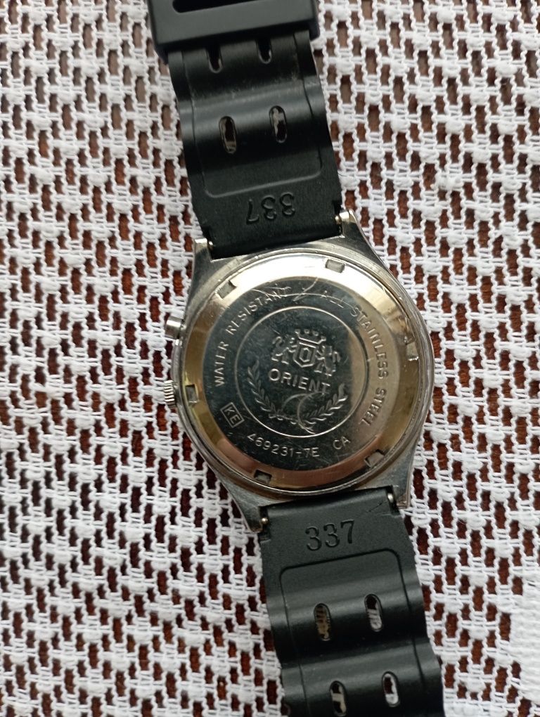 Продам годинник орієнт 80-90років,все працює,без оригінального ремішка