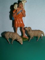 Pasterz z owieczkami do Szopki Bożonarodzeniowej do figur  12-13 cm