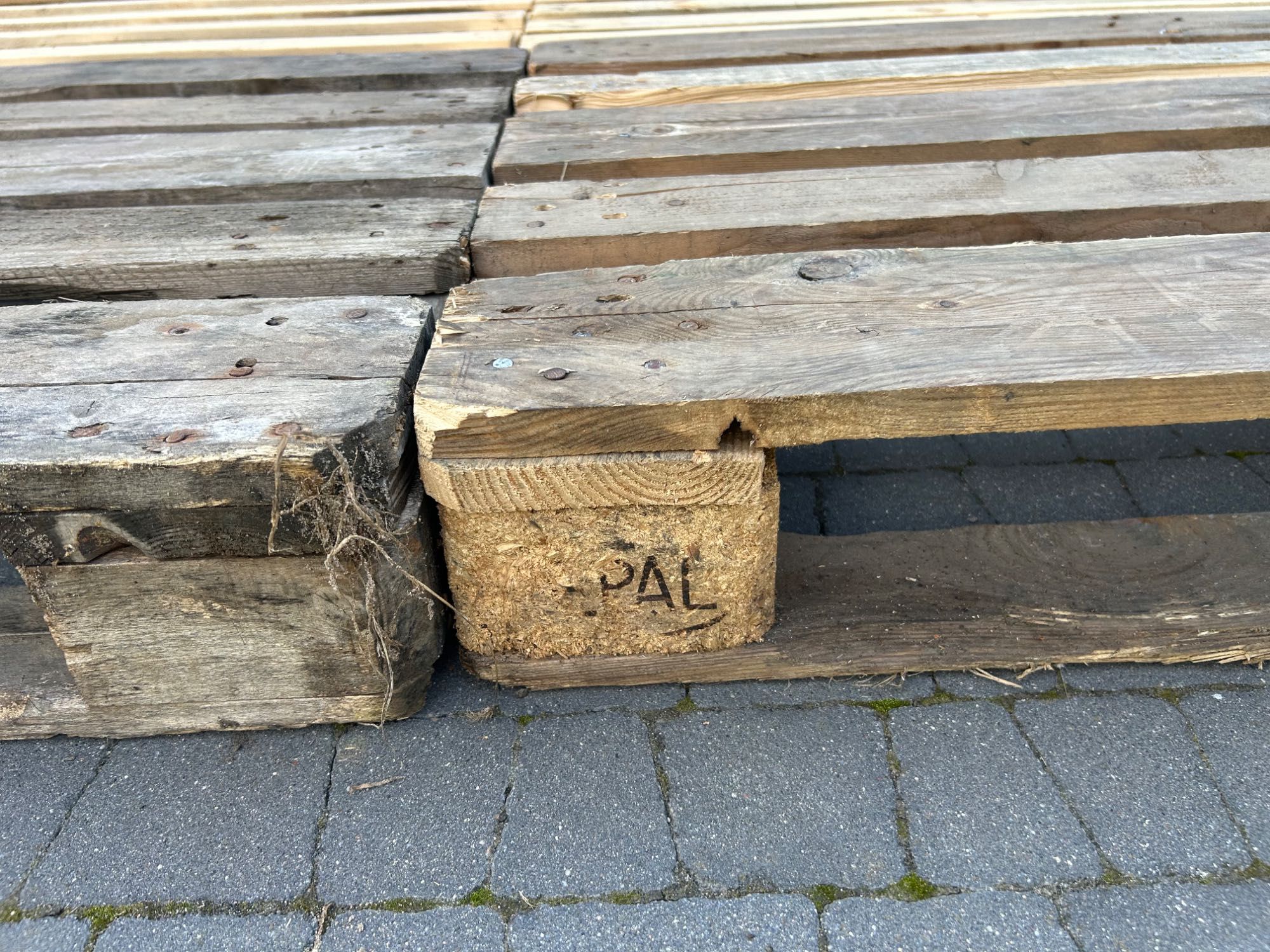 Palety minimum 8 sztuk