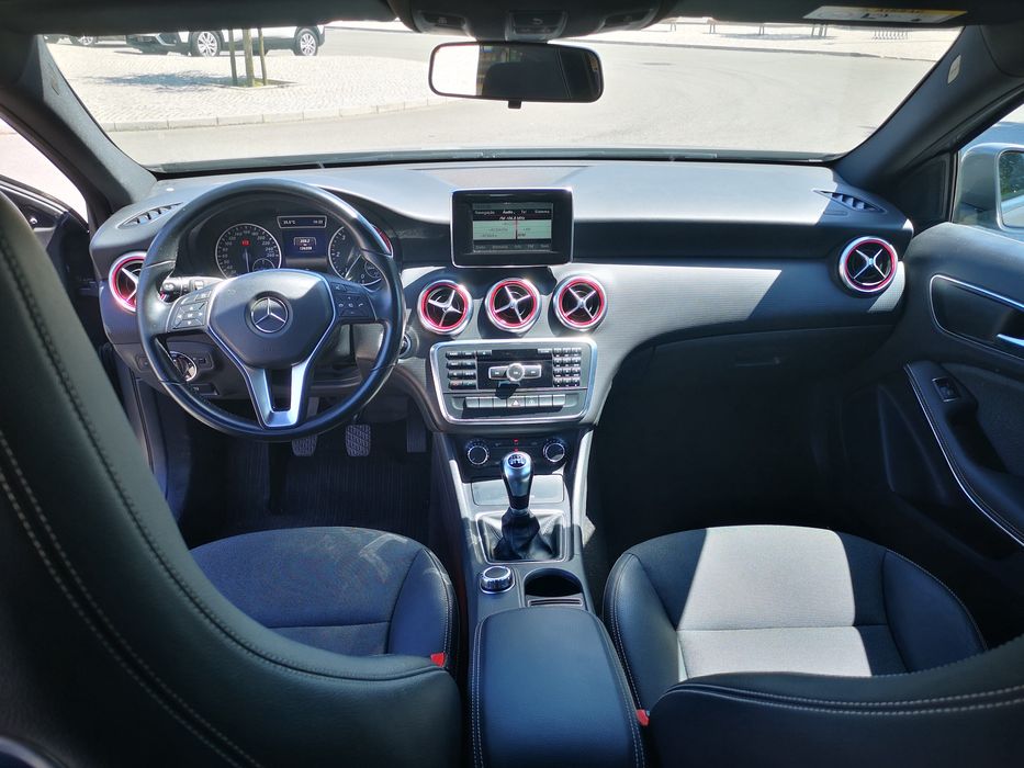 Mercedes classe A 180d cinzento Económico Gasóleo