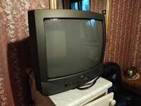 Telewizor starego typu.