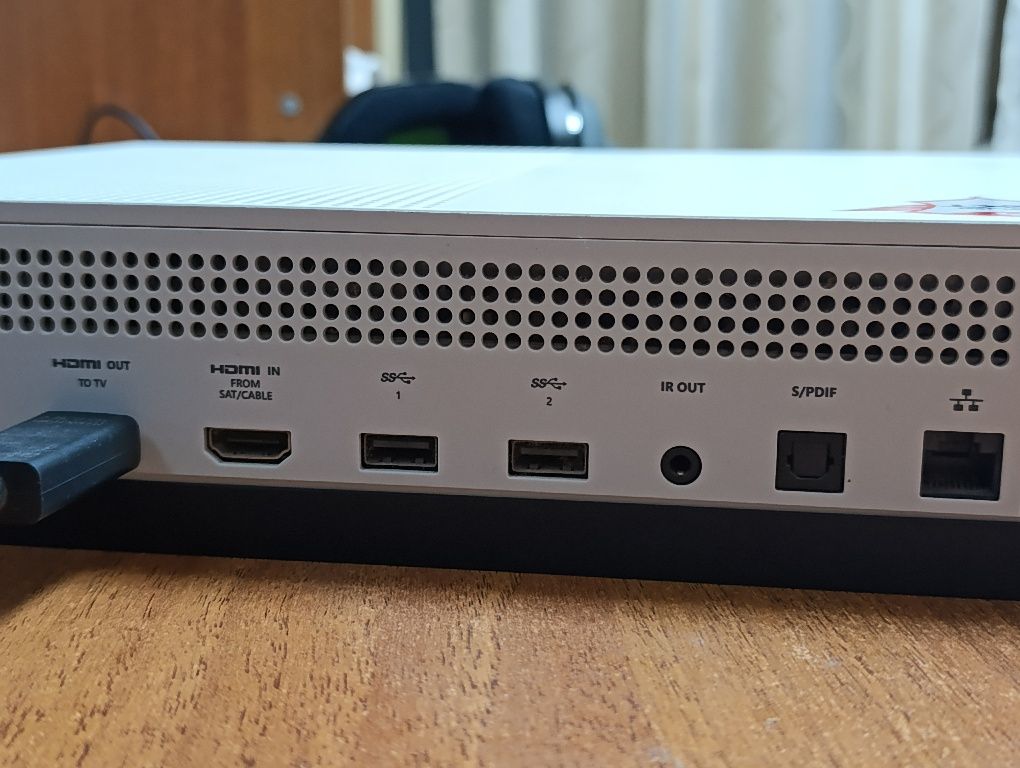 Xbox one S 1TB + диски з іграми