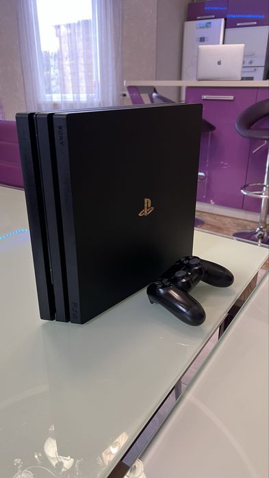 Продам особистий Playstation 4 Pro 1TB стан ідеал