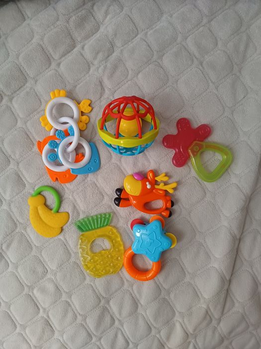 Лот із дитячих іграшок для найменших