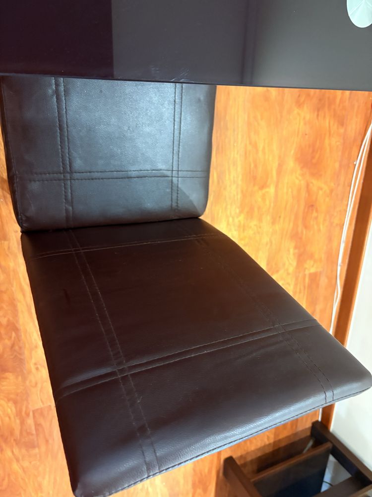 Mesa de Jantar em Vidro Fumado com 4 Cadeiras