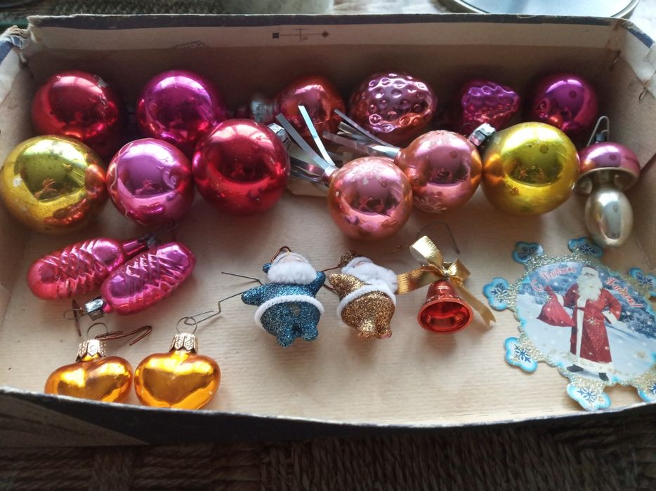 Ёлочные игрушки.