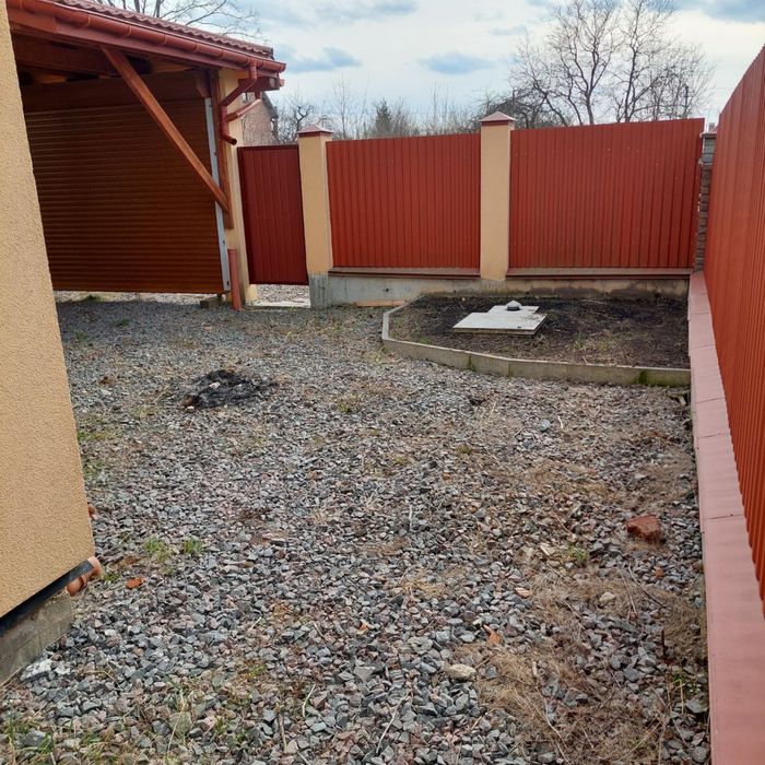 Продаж цегляного спареного будинку