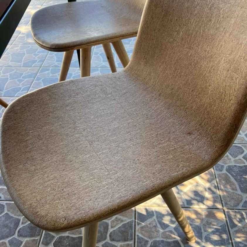 Vendo mesa com 4 cadeiras
