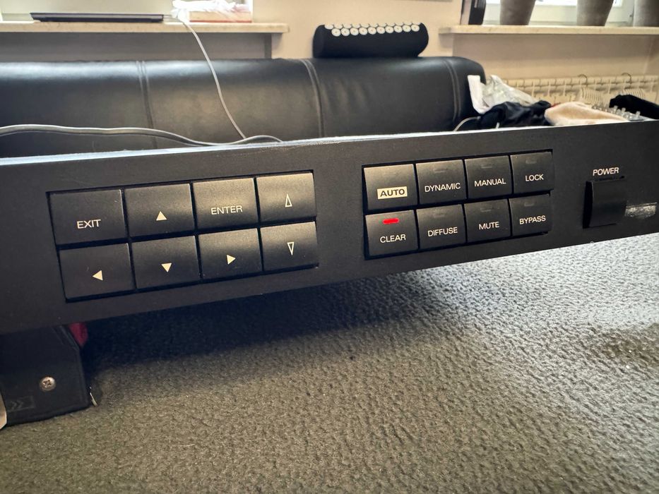 Cyfrowy estradowy korektor audio equalizer ROLAND AP-700 digital AES