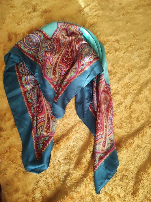 Жіноча брендова хустка вінтажний шарф art of the scarf tie rack італія