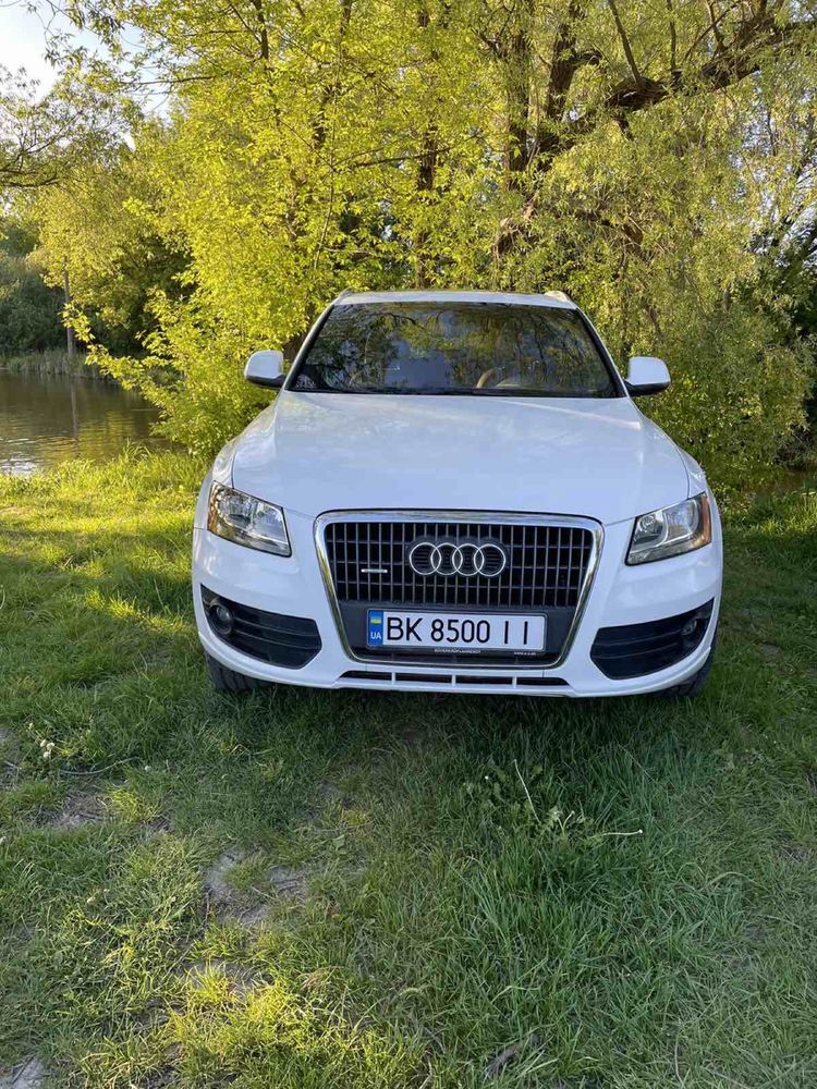 Продам Audi Q5 2010р 2.0 бензин