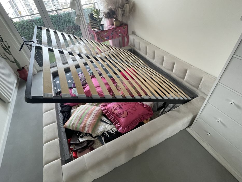 Łóżko do sypialni tapicerowane 200x200