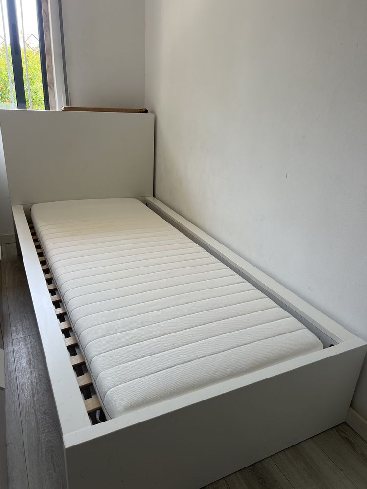 Cama de solteiro c/ colchão e 4 gavetas
