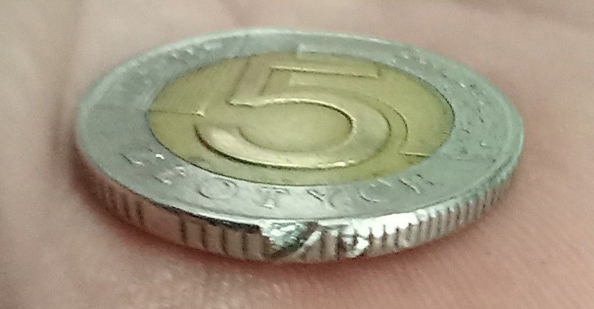 Moneta 5 złotych z wadą fabryczną