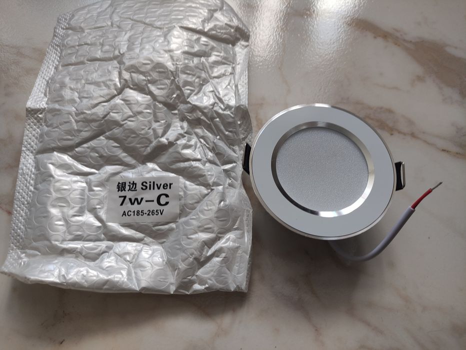 Світлодіодний світильник 220 7w вбудований круглий стельовий