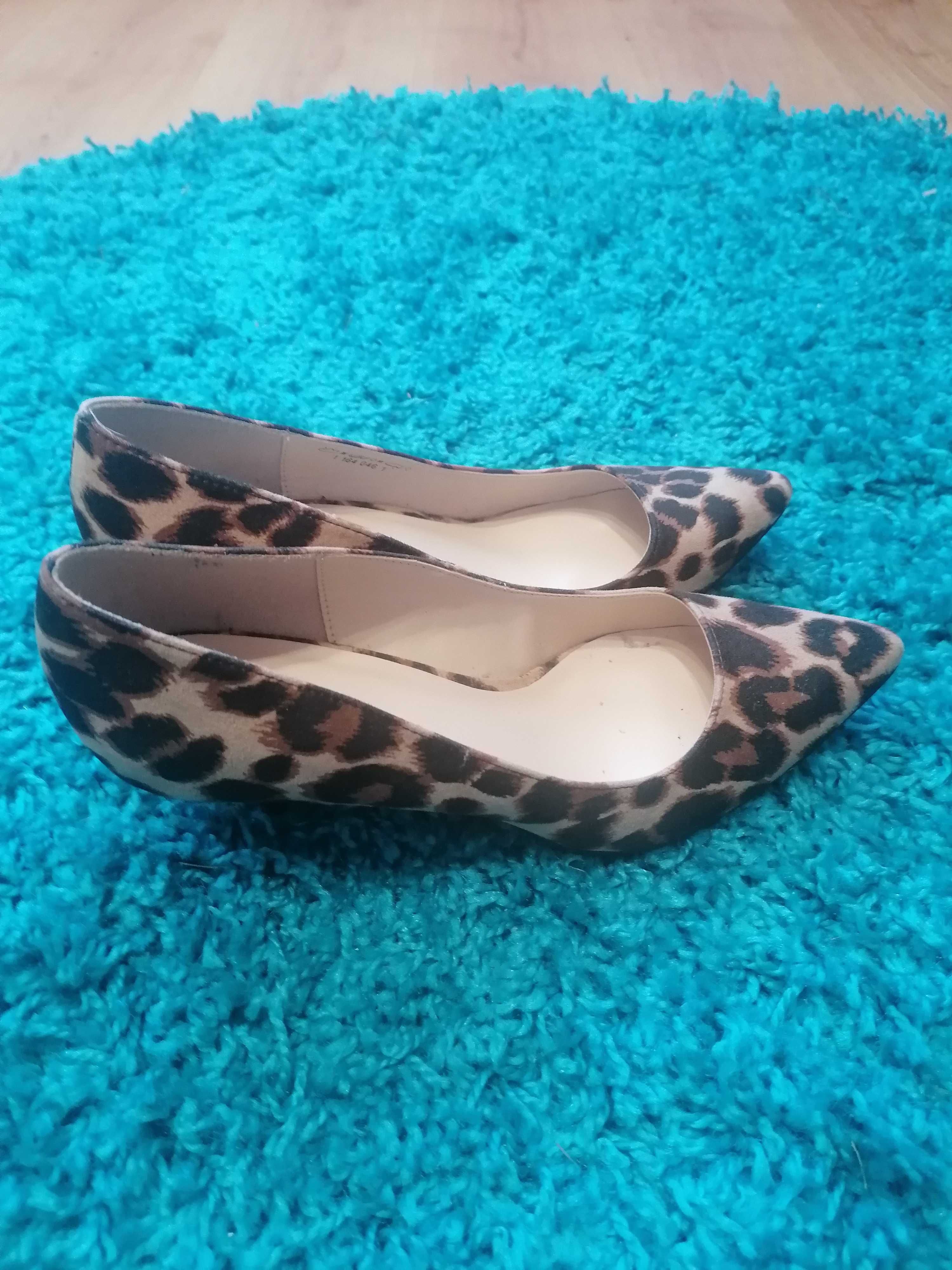 Buty na obcasie panterka