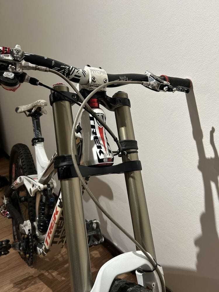 Vendo bicicleta de Downhill treck 88