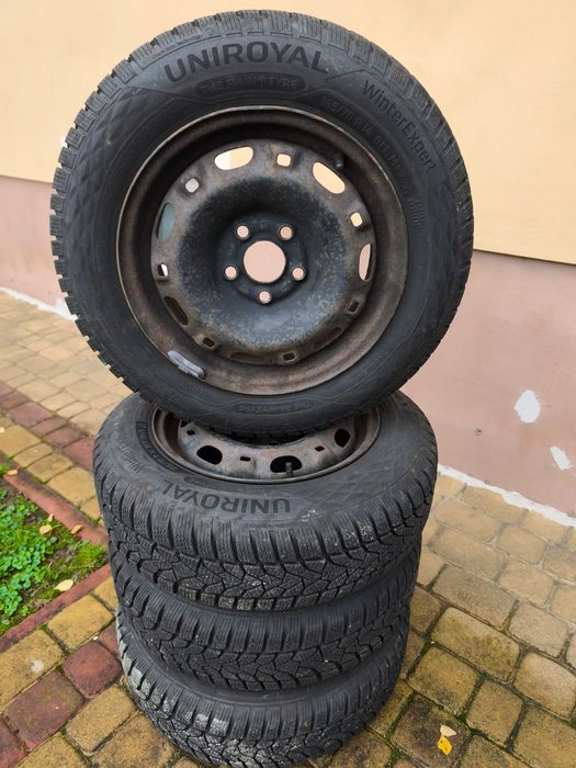 Opony zimowe UNIROYAL z felgami 14"