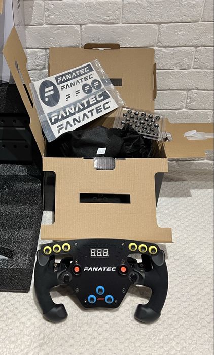 Fanatec ClubSport Steering Wheel F1® Esports V2 - kierownica sim NOWA