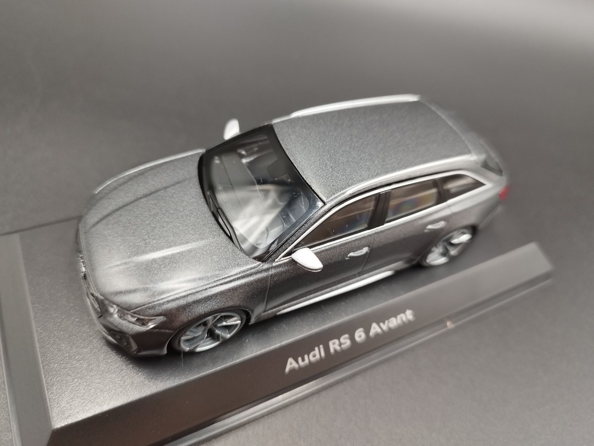 1:43 Minichamps Audi RS 6 Avant C8 Daytona Grey Matt model