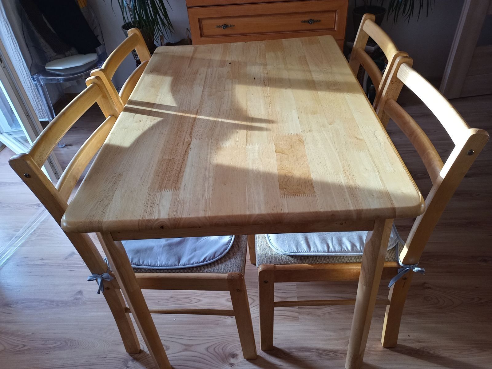 Stół kuchenny, 4 krzesła Abra