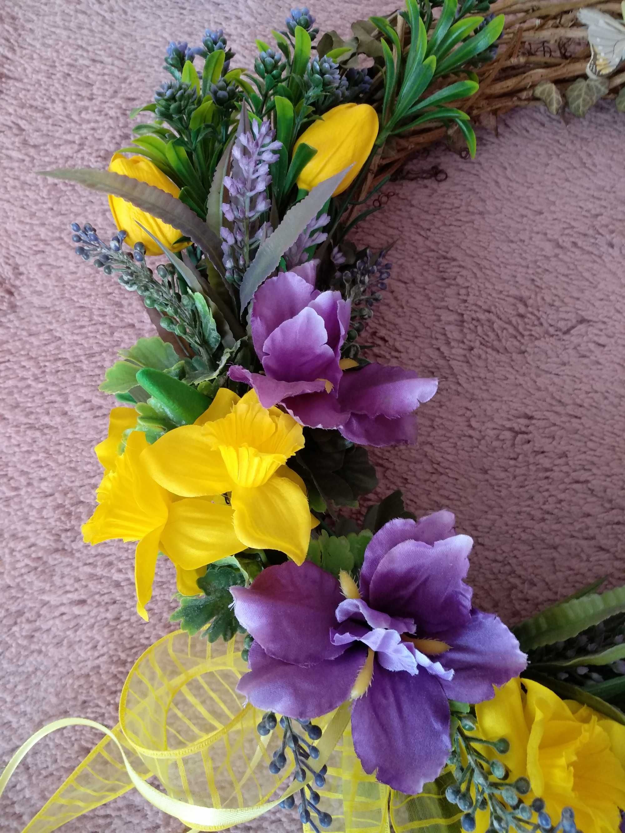 Wianek wiosenny handmade na wiklinie ze sztucznych kwiatów  śr. 40 cm
