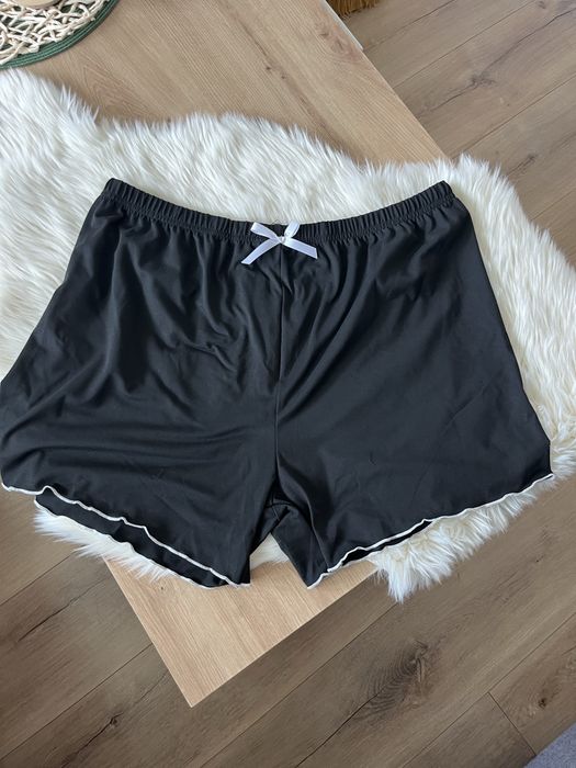 Damskie czarne szorty z koronką do spania r. XL