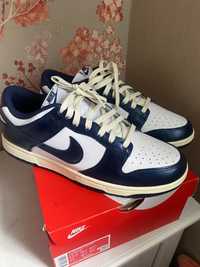 Дуже рідкі Nike Dunk Low Premium Vintage Navy
Coconut Milk FN7197-100