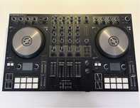 Native Instruments Traktor Kontrol S4 MK3 + Traktor pro 4